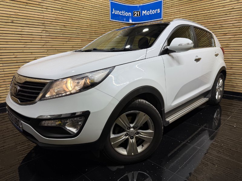 White Kia Sportage 1.7 CRDi EcoDynamics 2 SUV 5dr Diesel Manual 2WD Euro 5 s/s 114 bhp