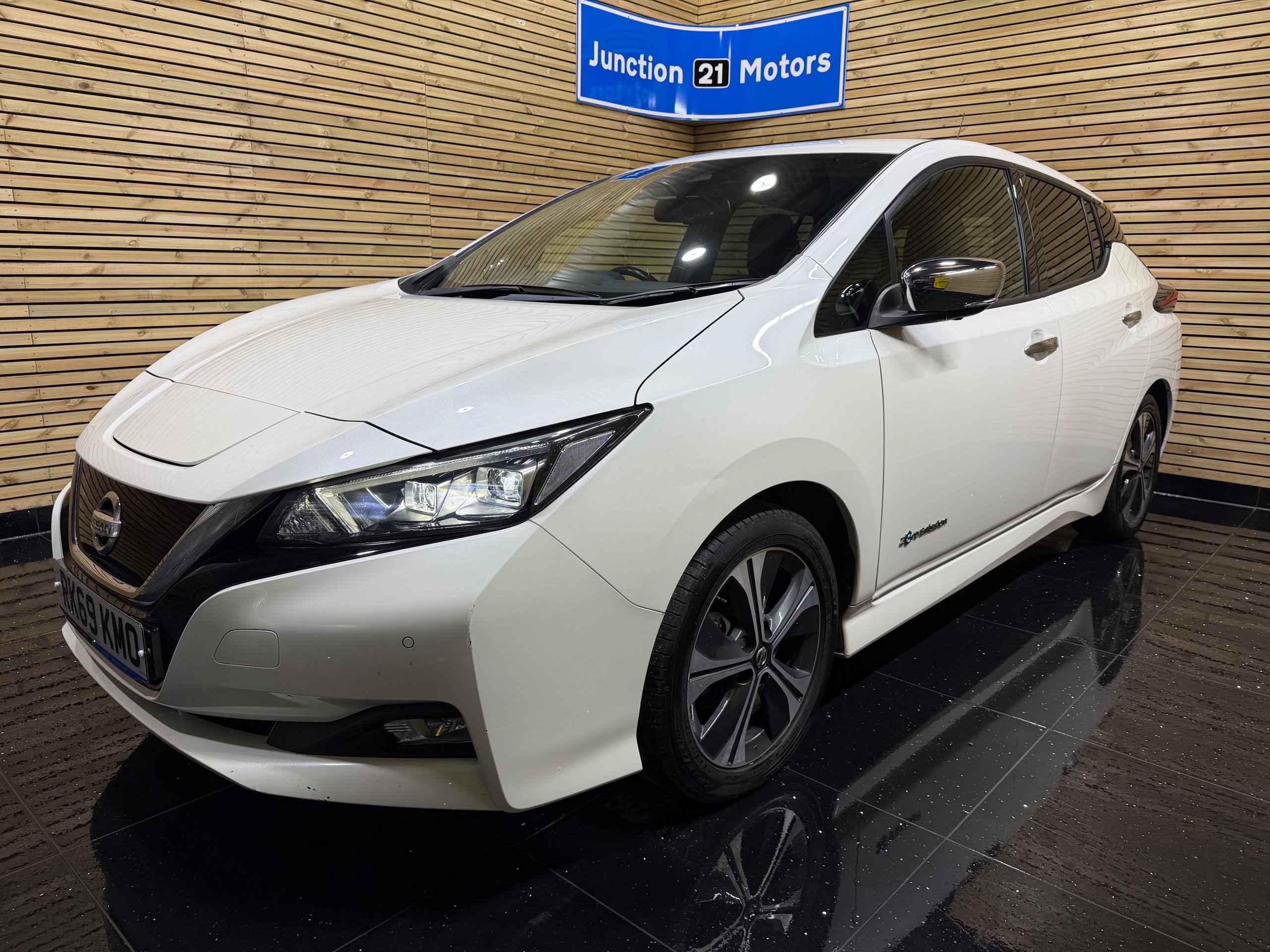 2019 NISSAN LEAF