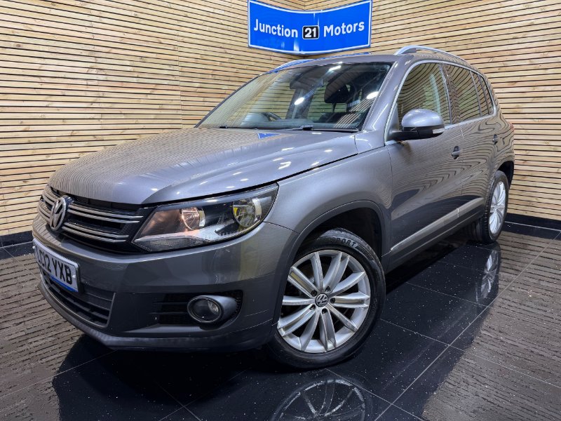 Grey Volkswagen Tiguan 2.0 TDI Sport SUV 5dr Diesel Manual 4WD Euro 5 170 ps