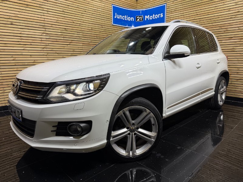 White Volkswagen Tiguan 2.0 TDI BlueMotion Tech R-Line SUV 5dr Diesel Manual 4WD Euro 5 s/s Nav 140 ps